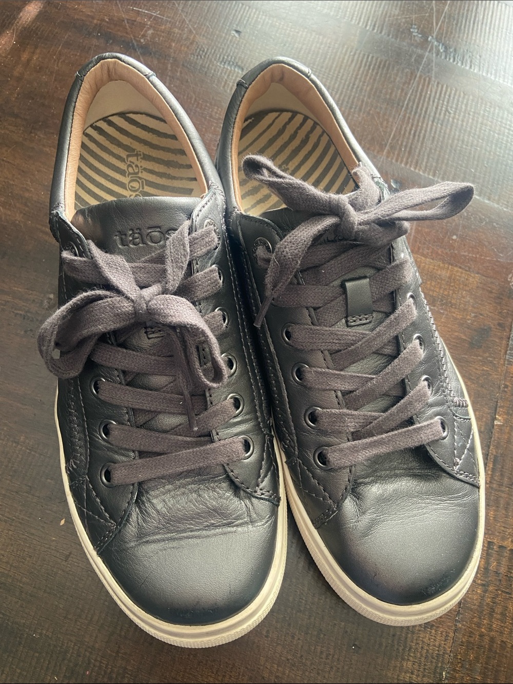Ladies Taos Plim Soul Luxe Sneaker in gun metal gray size 8